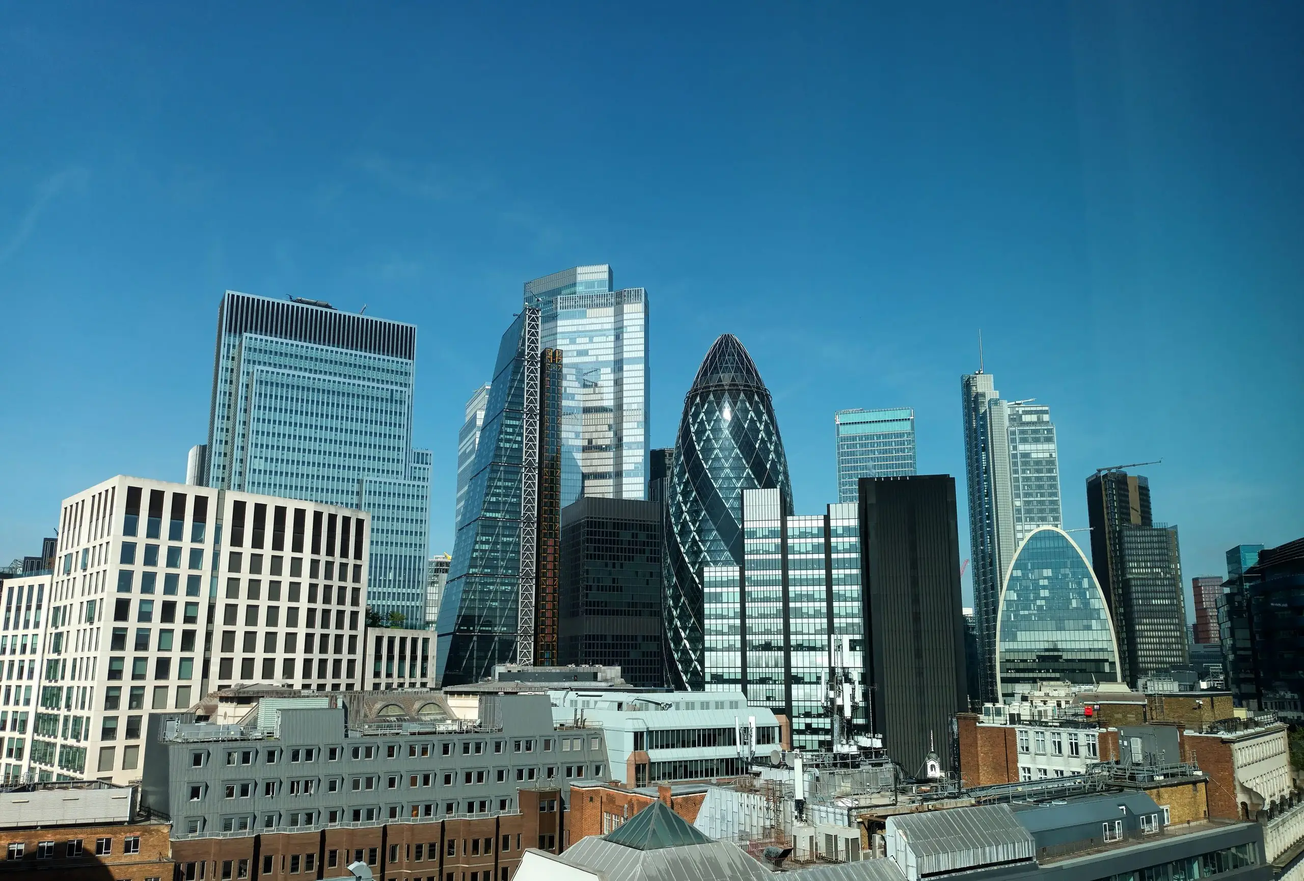 Te gândești la o afacere? Înființează o companie în UK în 24h